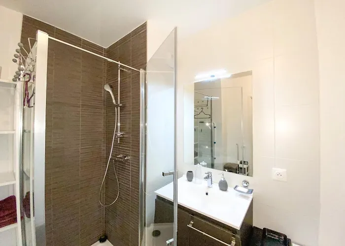 La Casa Moderna — Quiet, Modern Caen