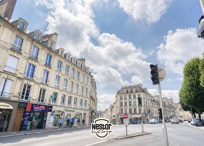 La Casa Moderna — Quiet, Modern *